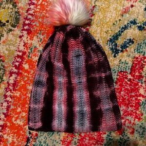 🩷🖤🩶🤍Stylish Knit Beanie with Pom Pom